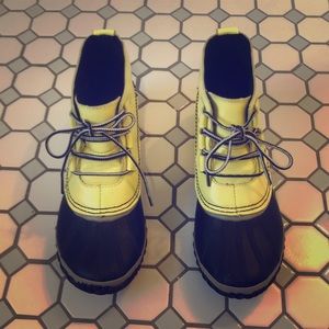 Sorel short rain booties